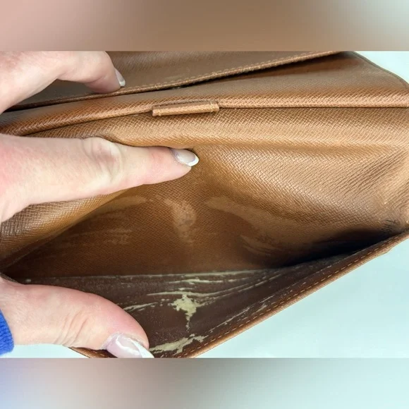 Louis Vuitton International Wallet - Picture 14 of 14